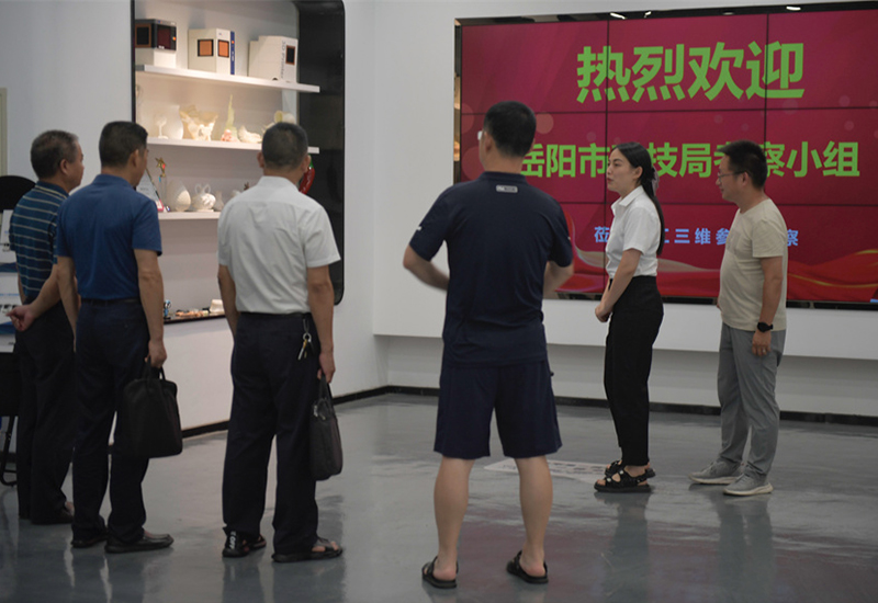 岳陽市科技局考察組蒞臨哈工三維實(shí)地考察增材制造(3D打?。┘夹g(shù)項(xiàng)目